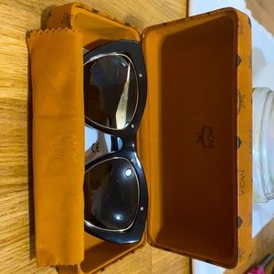 MCM - cat eye sunglasses with original case